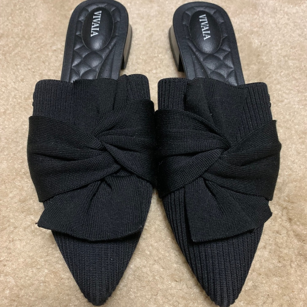 Vivaia Yaffa Pointed-Toe Knot Sandals